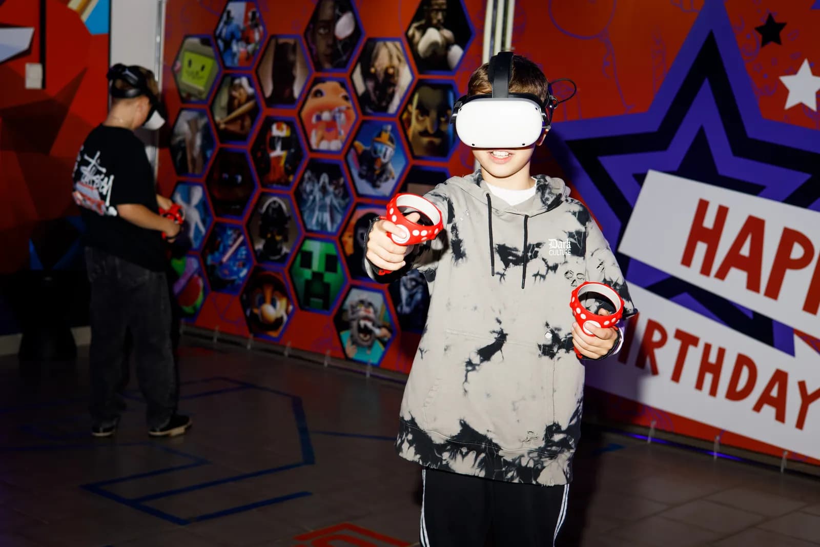Гость VR-клуба VIRTU в Белогорске играет в VR #1