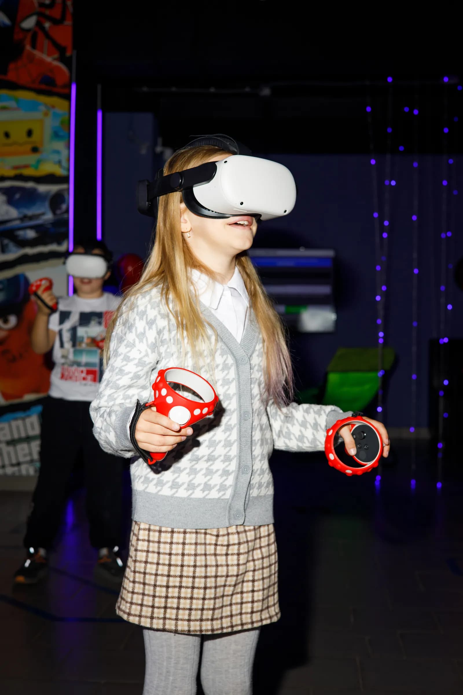 Гость VR-клуба VIRTU в Белогорске играет в VR #3
