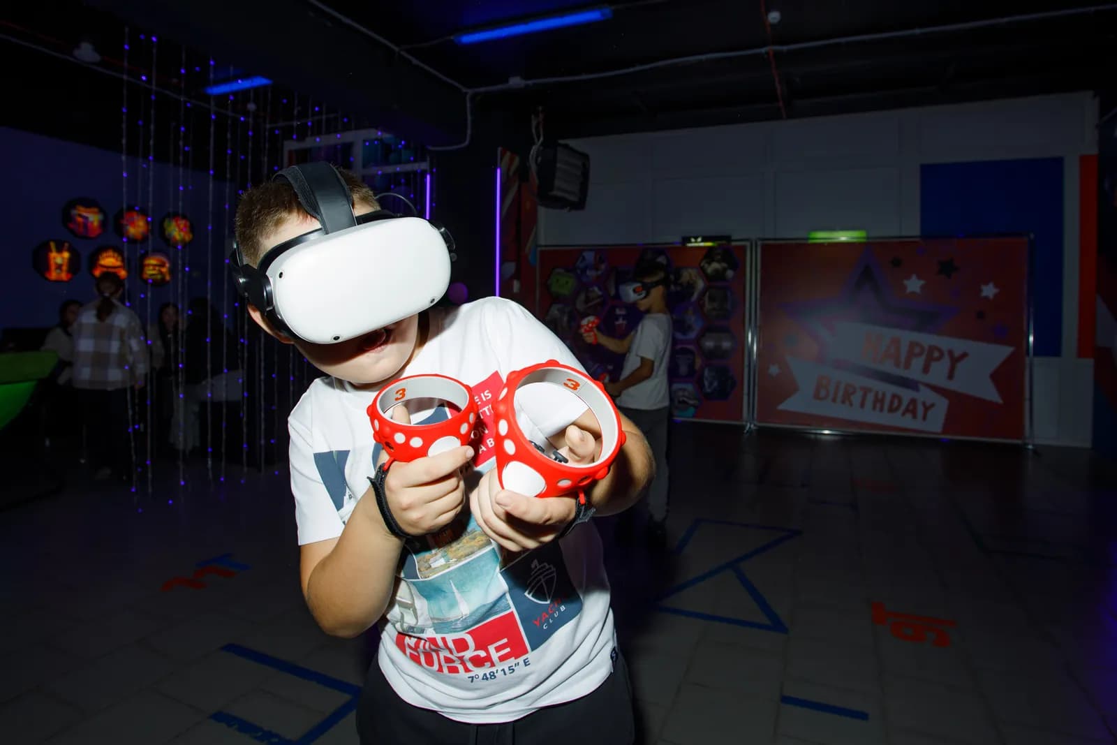 Гость VR-клуба VIRTU в Белогорске играет в VR #5