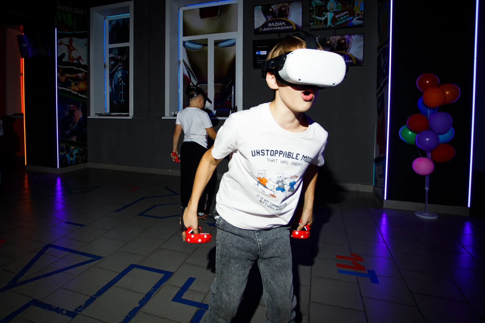 Гость VR-клуба VIRTU в Белогорске играет в VR #7